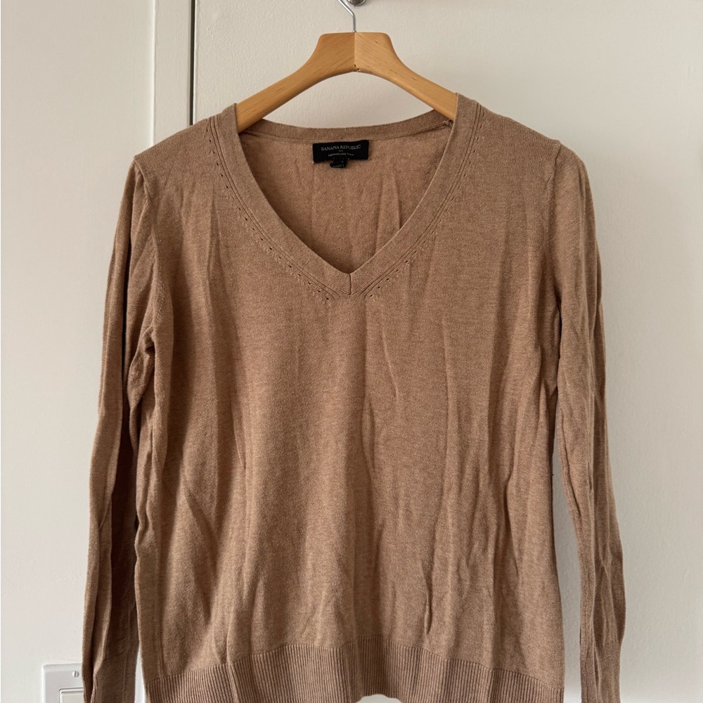 Banana Republic Tan V-Neck Sweater Lightweight Knit